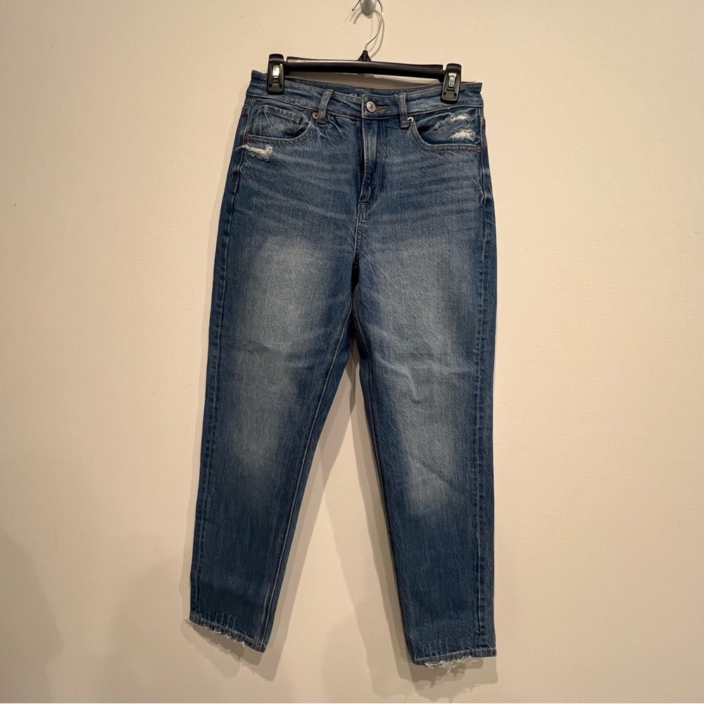 American Eagle, Mom Jean